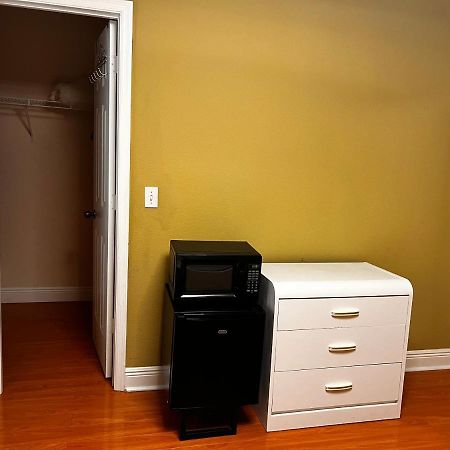 Spotless Guest Room With Shared Bathroom Orlando Buitenkant foto